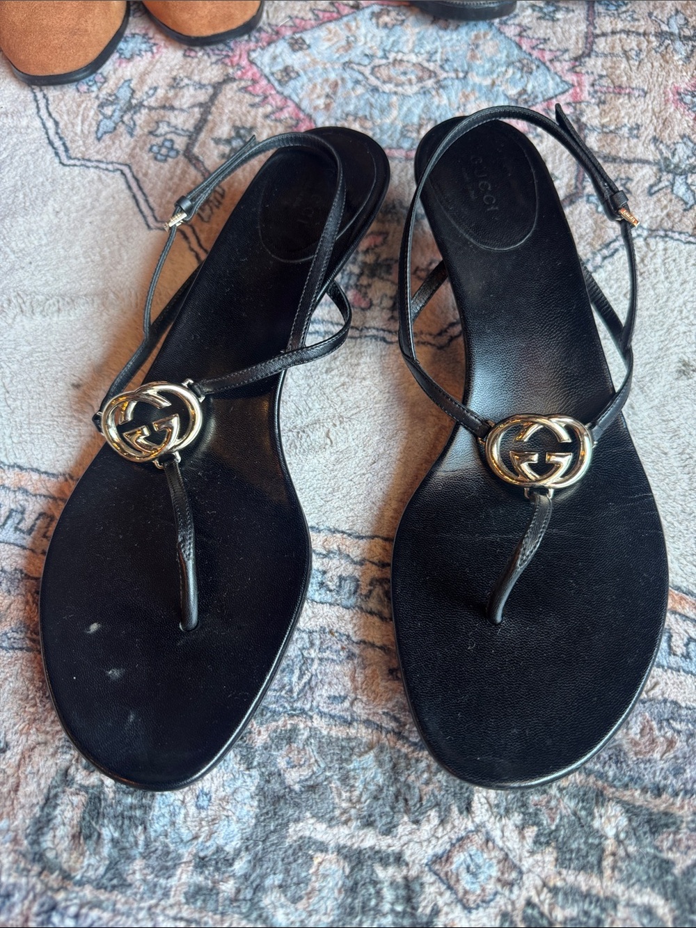 Gucci Black Leather Thong Sandals with Gold Interlocking G & Kitten Heel